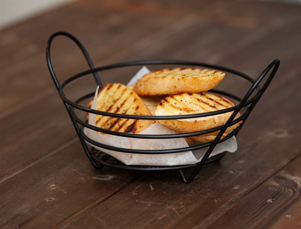 3966-8inch-Bread-Basket-With-Handles-Lifestyle-1